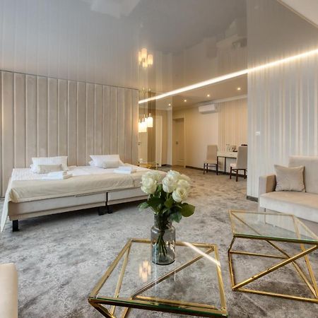 Hotel & Spa Bialy Dom 프르지소비체 외부 사진