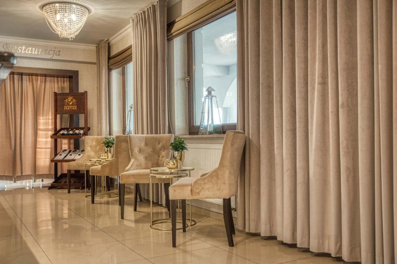 Hotel & Spa Bialy Dom 프르지소비체 외부 사진