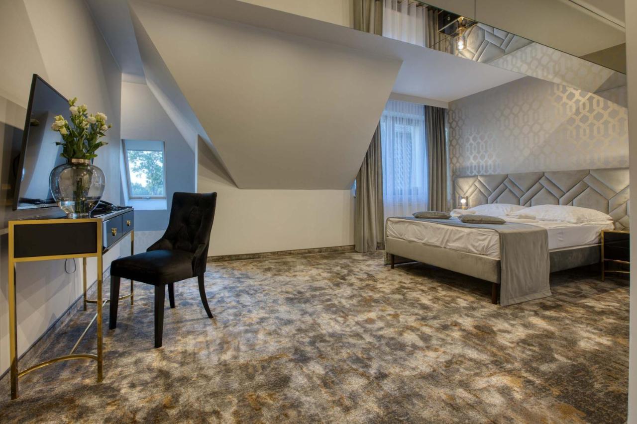 Hotel & Spa Bialy Dom 프르지소비체 외부 사진