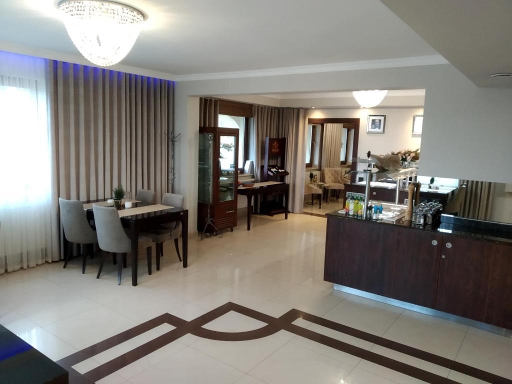 Hotel & Spa Bialy Dom 프르지소비체 외부 사진